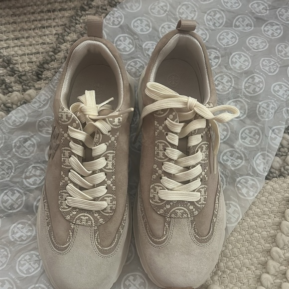 TORY BURCH SIZE 9 WOMENS LIGHT BEIGE MONOGRAM TRAINERS - Picture 5 of 11